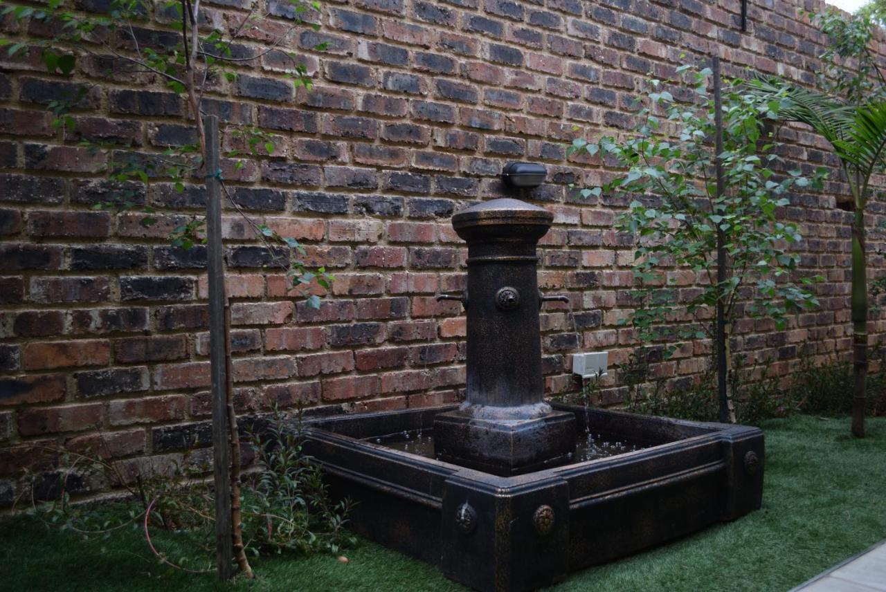 African Moon Corporate House Kempton Park Buitenkant foto