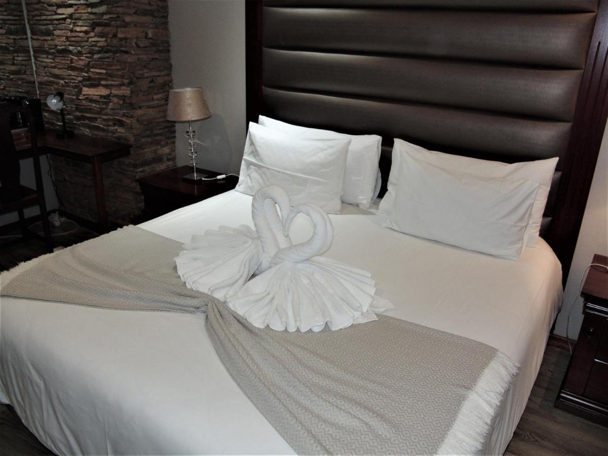 African Moon Corporate House Kempton Park Buitenkant foto
