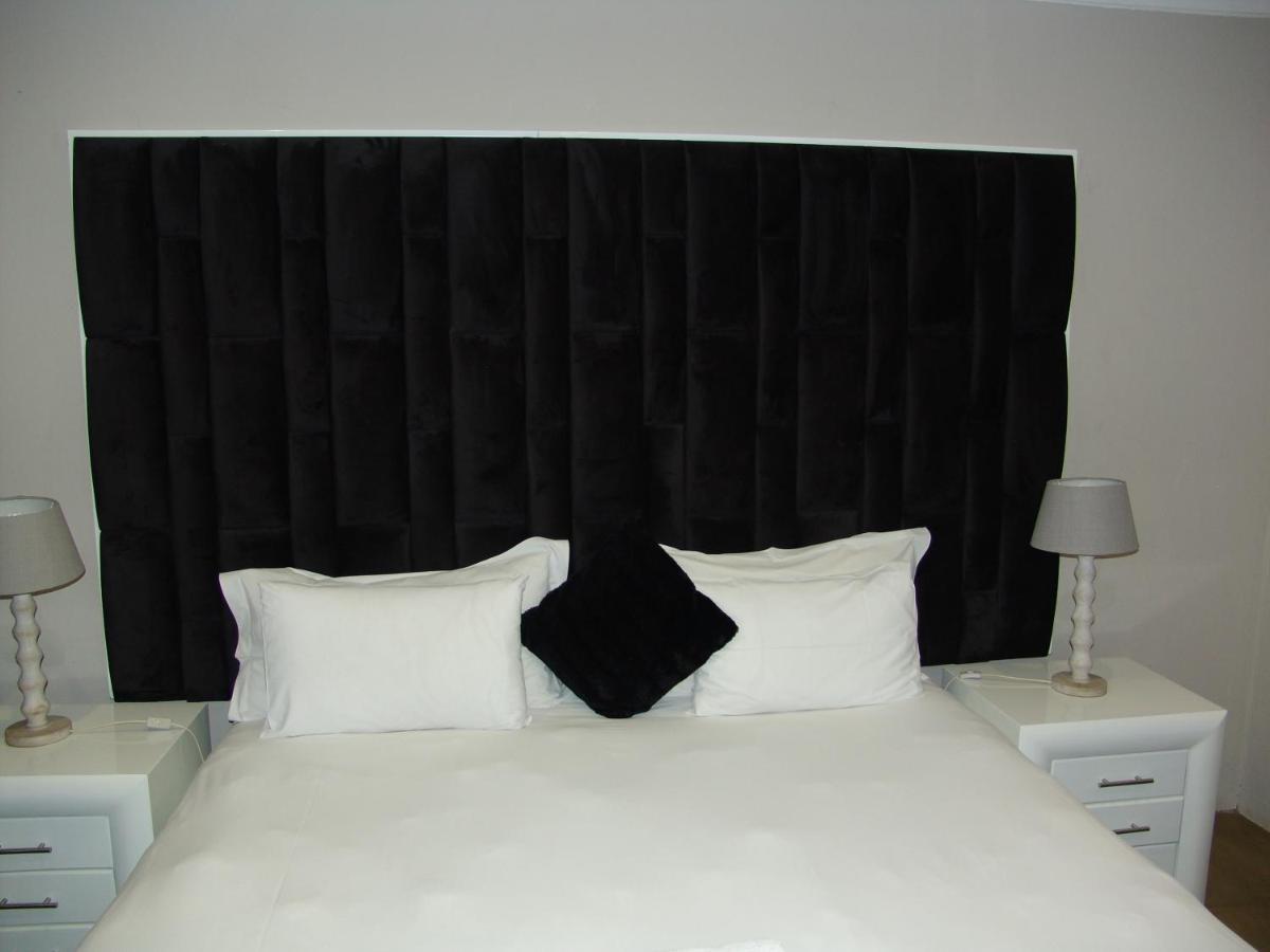 African Moon Corporate House Kempton Park Buitenkant foto