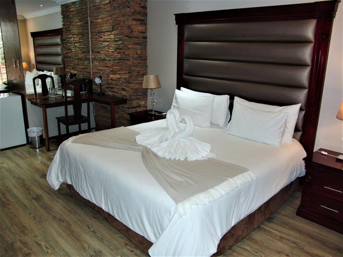 African Moon Corporate House Kempton Park Buitenkant foto